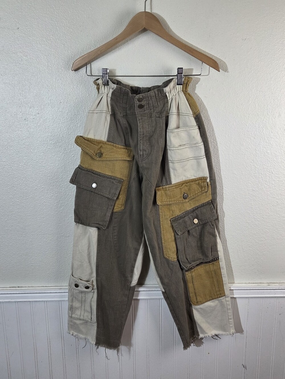Olive & Hali Y2K Cargo Pants Womens S Patchwork Utility Multi Pocket Cropped - Picture 1 of 10